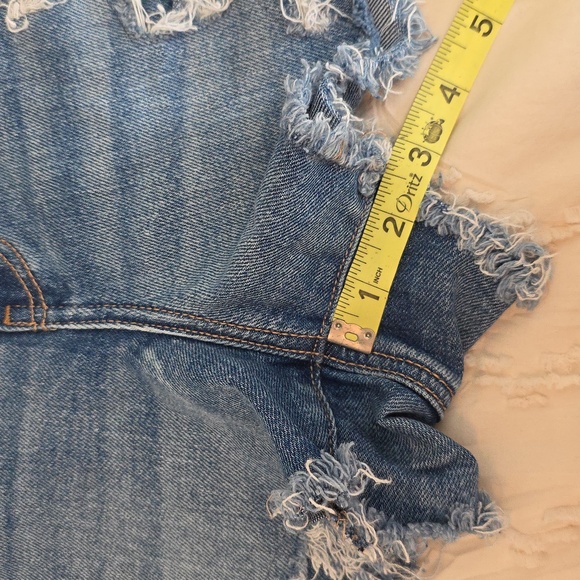 American Eagle Mom Short Stretch Blue Denim Distressed Frayed US 12 - Picture 7 of 8